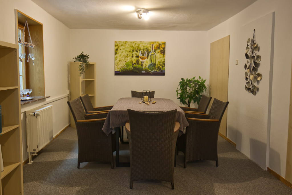 Wohnzimmer: Platz zum Essen mit Freunden und Familie